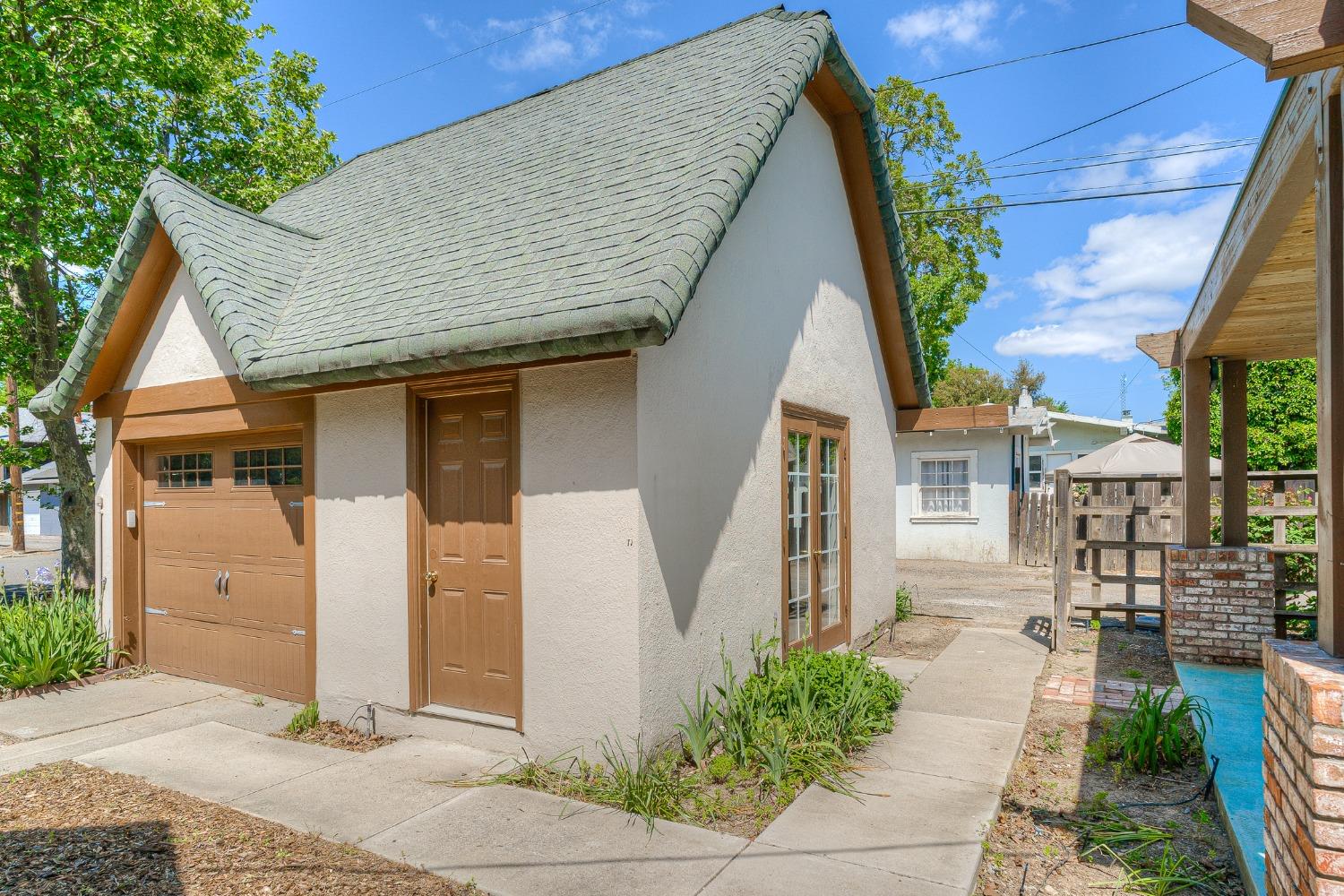 1058 Clay Street