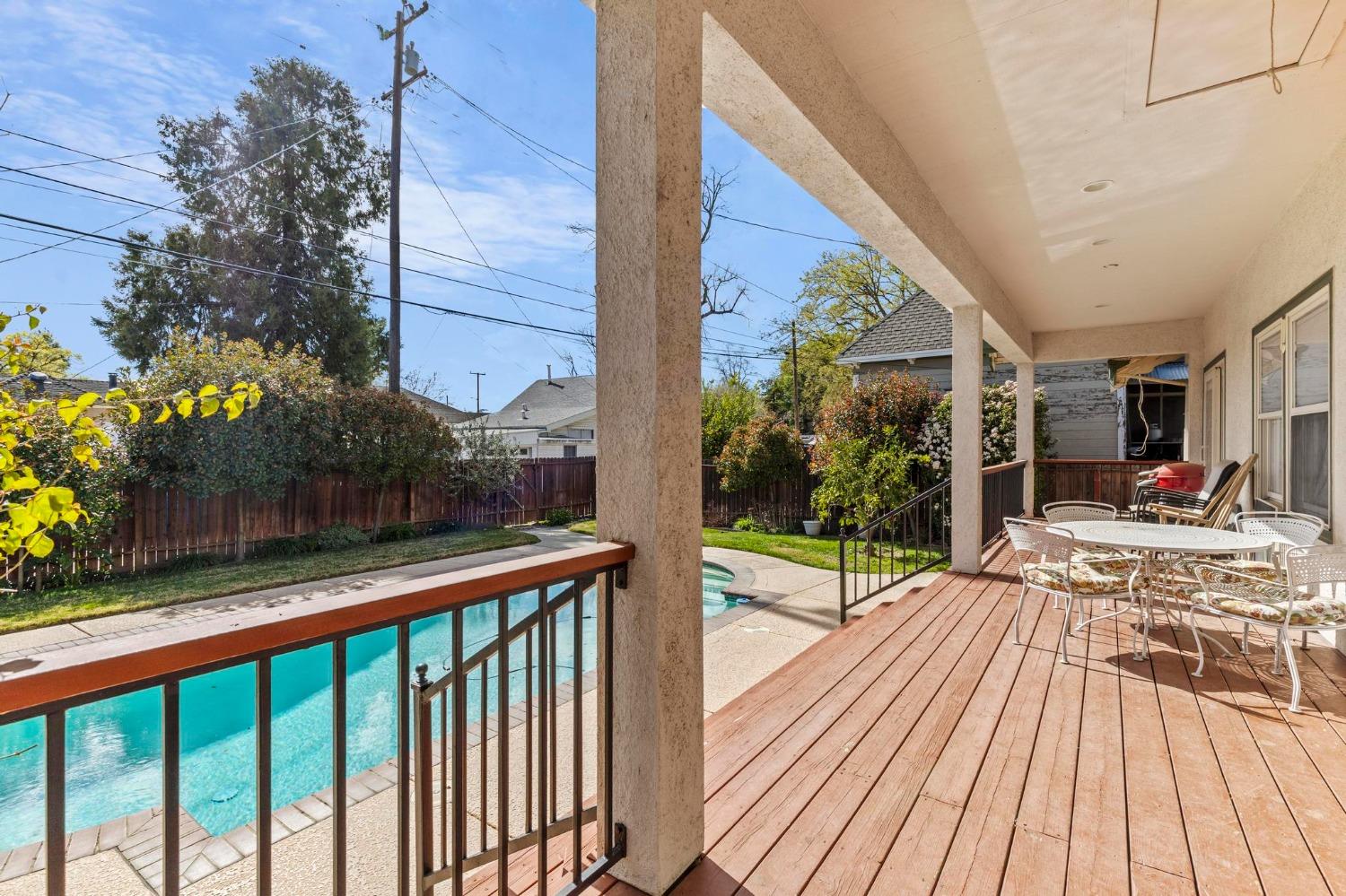 643 Oak Street