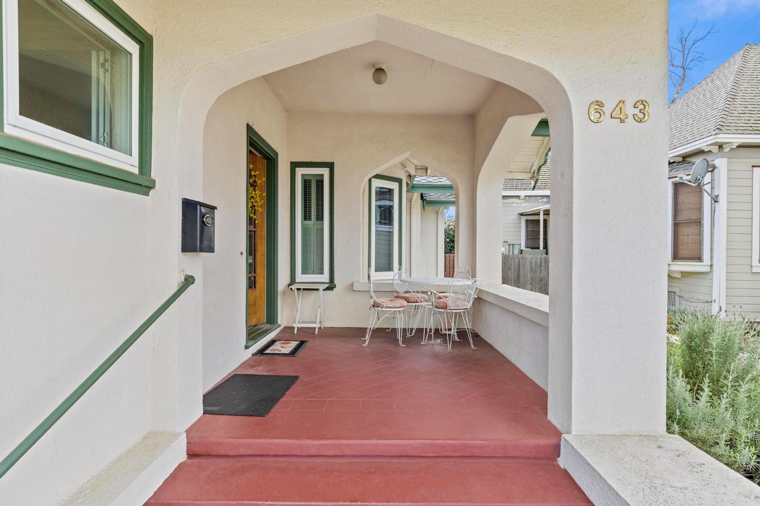 643 Oak Street