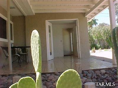 1037 E Edison Street