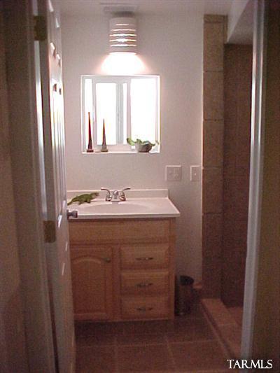 1037 E Edison Street