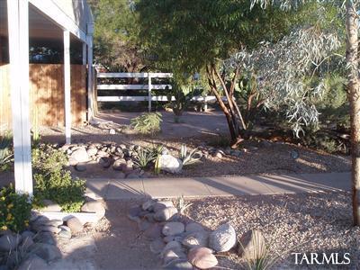 1037 E Edison Street