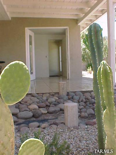 1037 E Edison Street