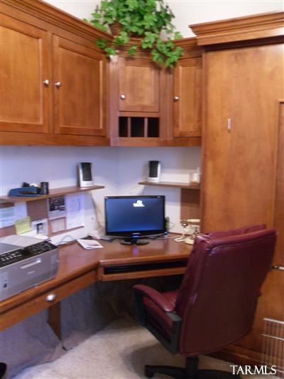 1679 W Thorntree Drive