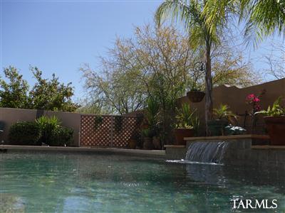 1679 W Thorntree Drive