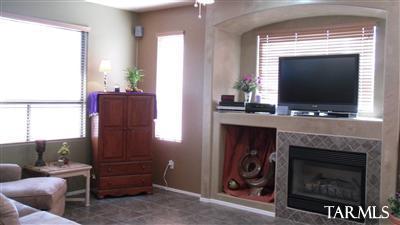 1679 W Thorntree Drive