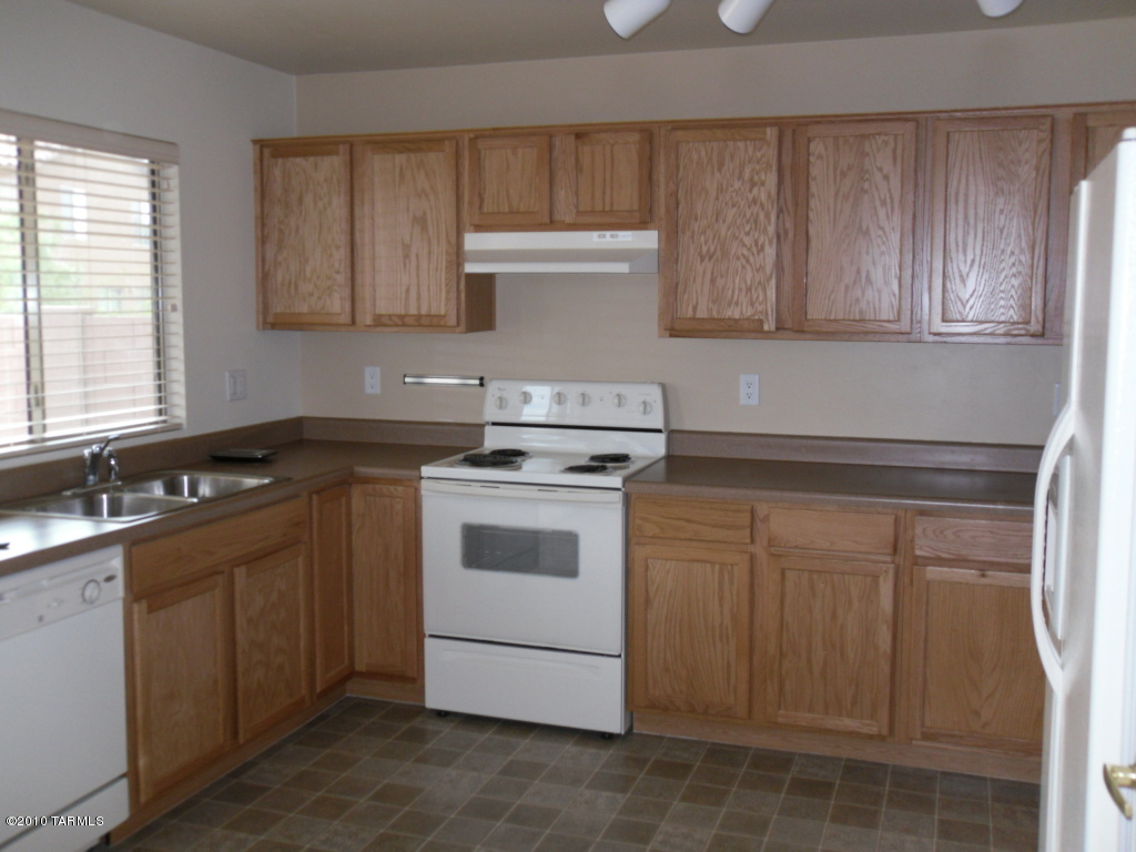 6836 S Cottontail Run Avenue