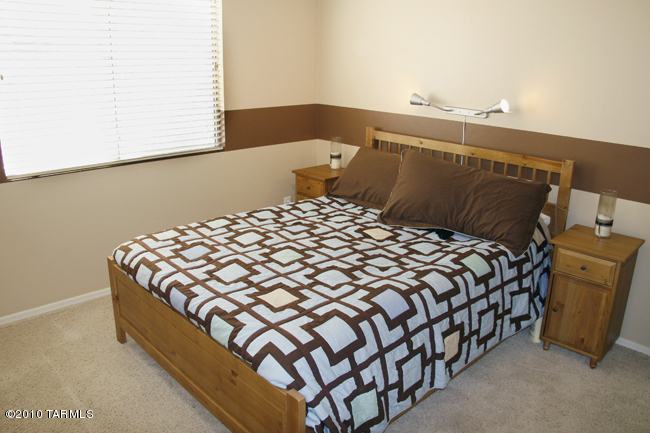 6836 S Cottontail Run Avenue