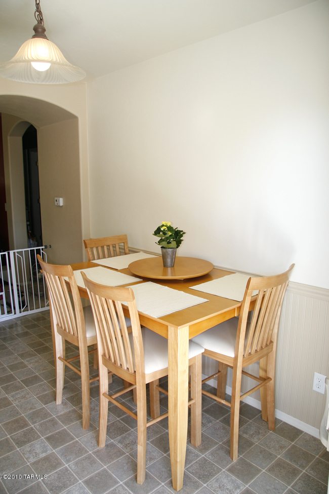 6836 S Cottontail Run Avenue