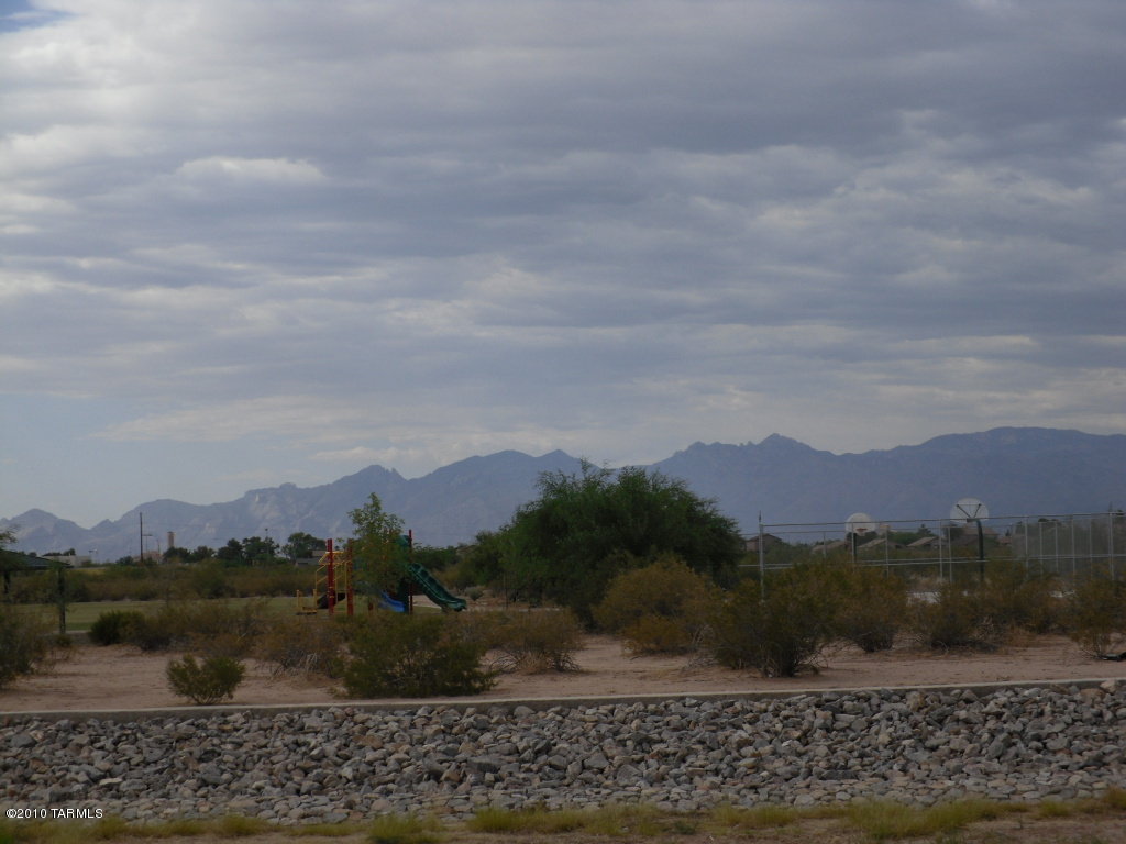 6836 S Cottontail Run Avenue