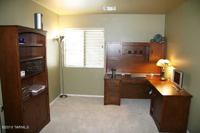 6836 S Cottontail Run Avenue