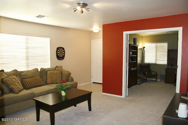 6836 S Cottontail Run Avenue