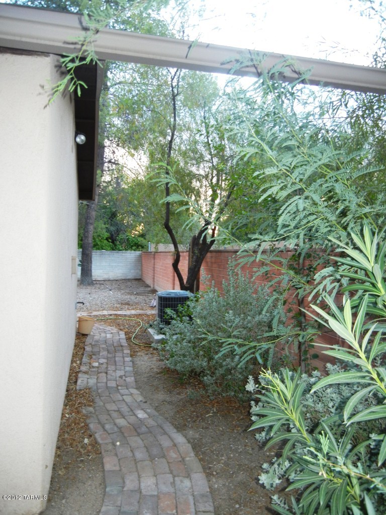 3939 E Whittier Street