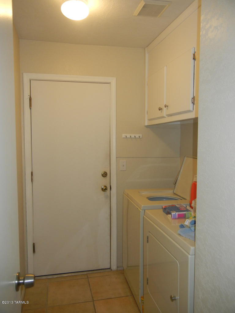 4682 W Globeberry Street