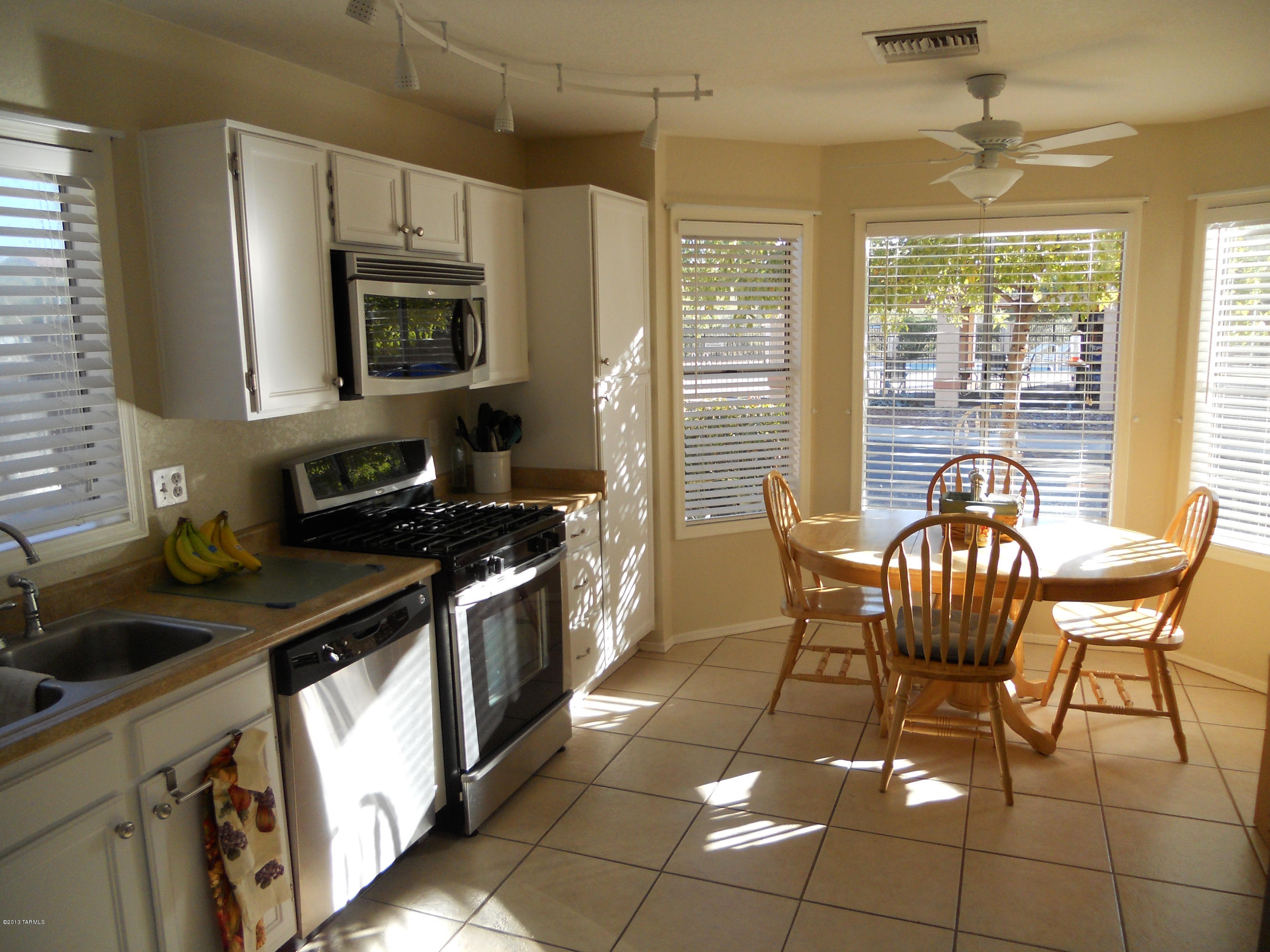 4682 W Globeberry Street