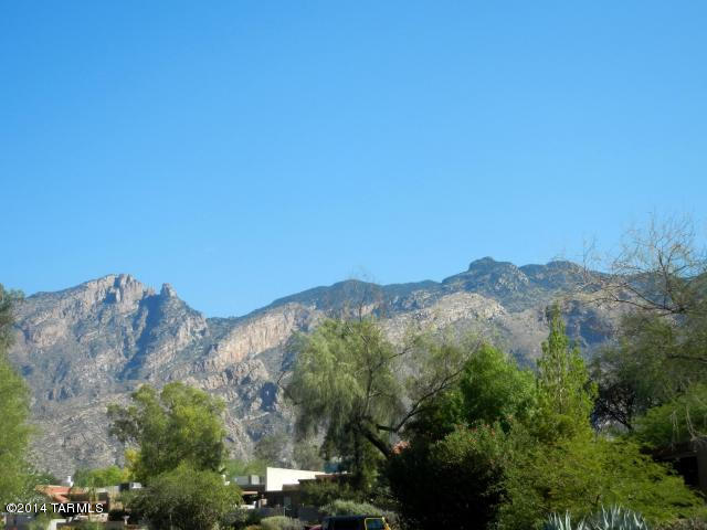 5613 N Calle De La Reina