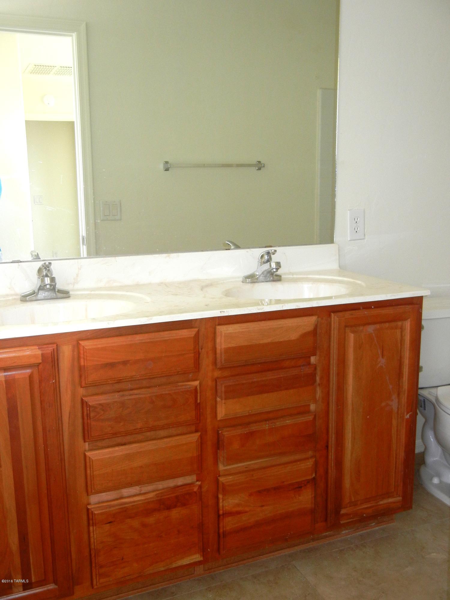 6249 E Stonechat Drive