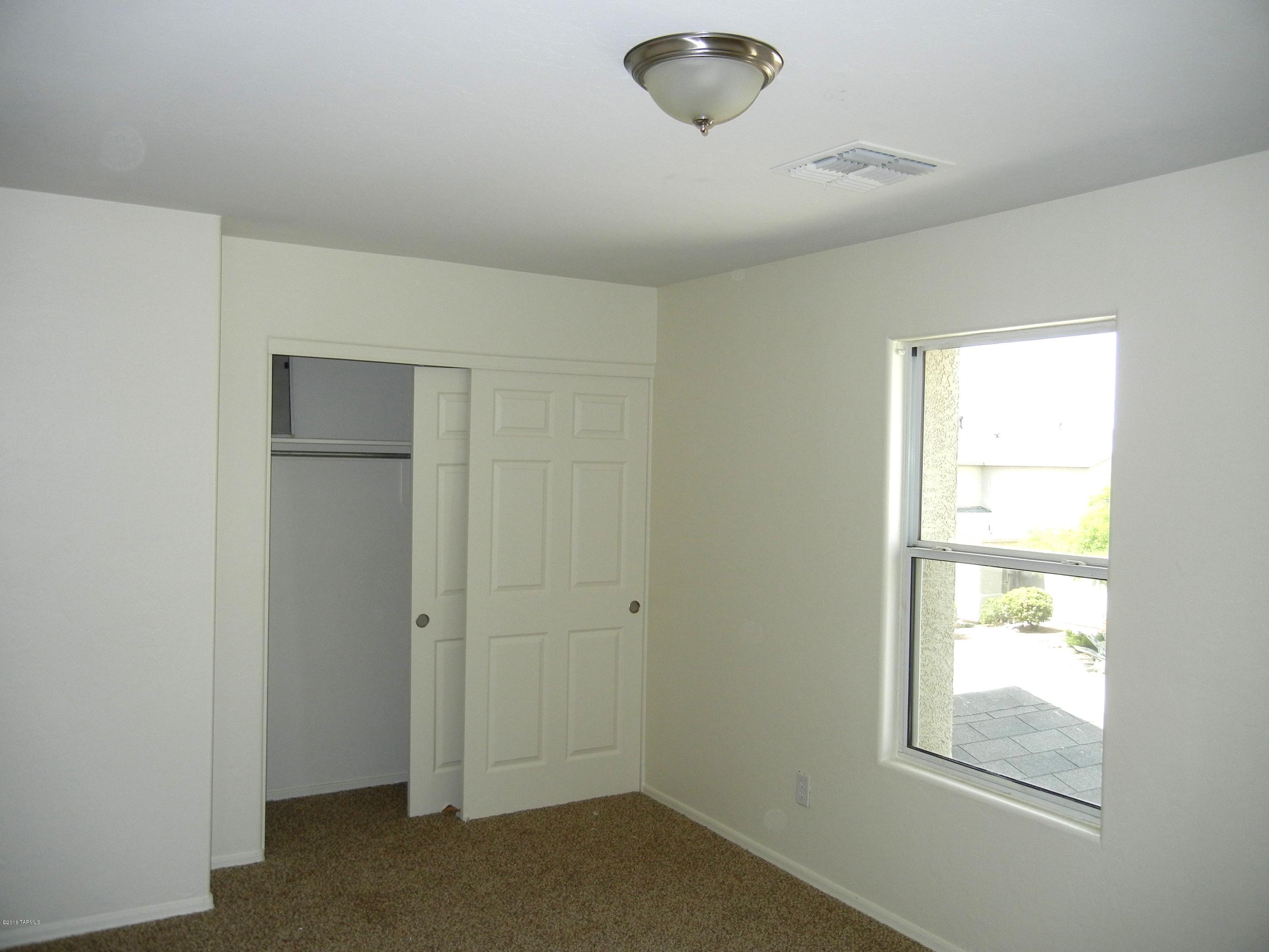 6249 E Stonechat Drive