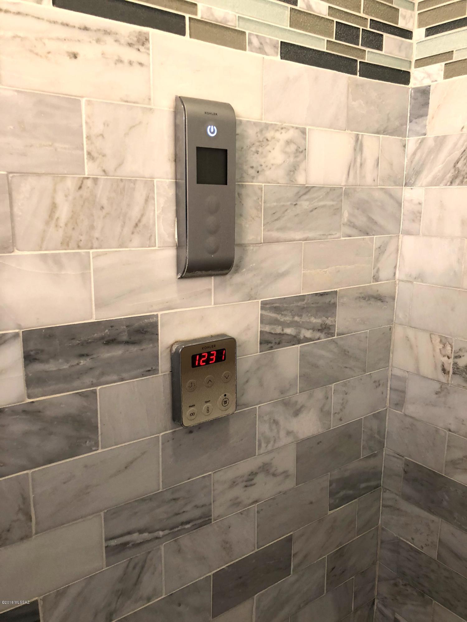 7417 N Bradley Place