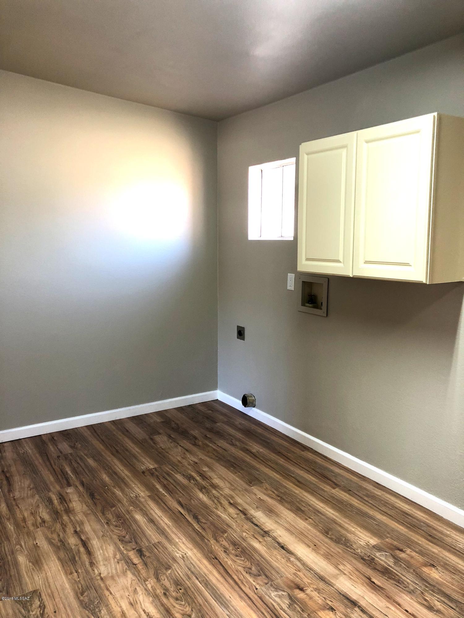 7417 N Bradley Place