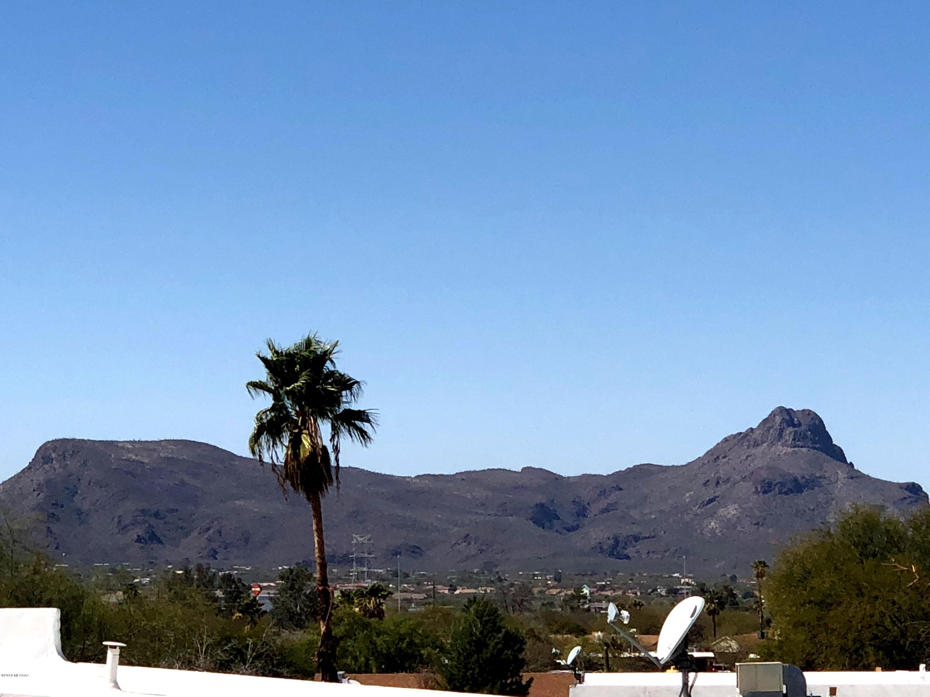 7417 N Bradley Place