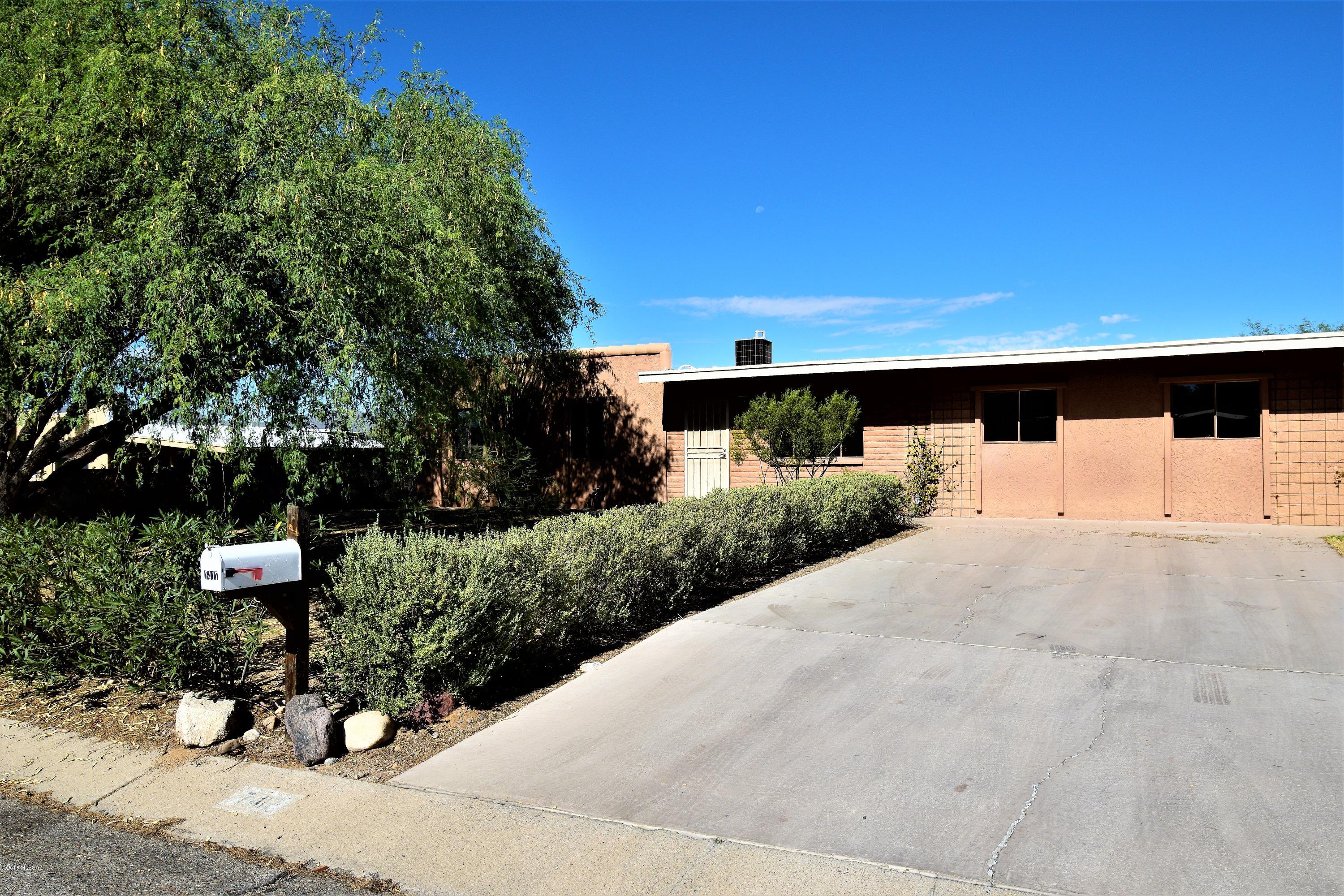 7417 N Bradley Place