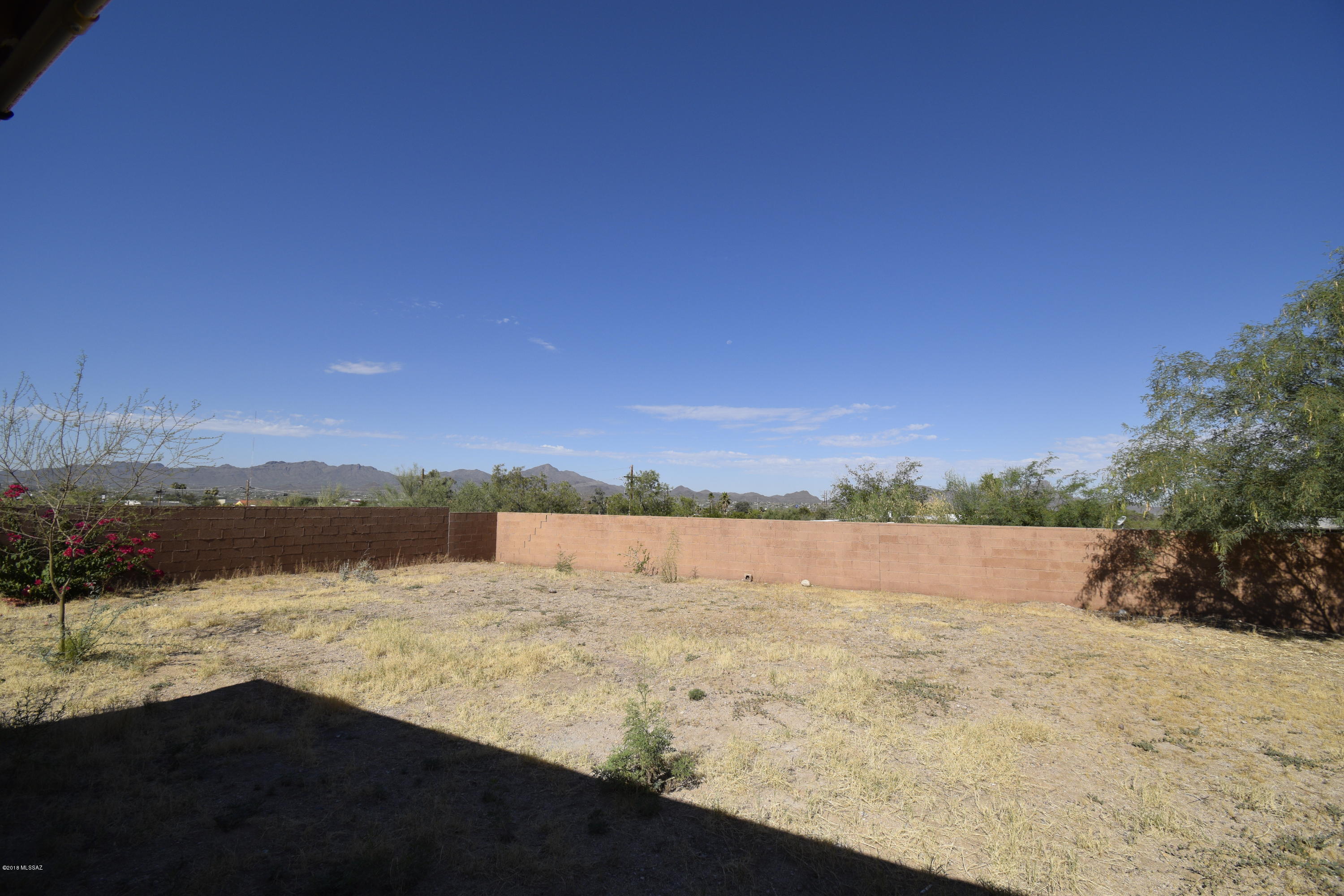 7417 N Bradley Place