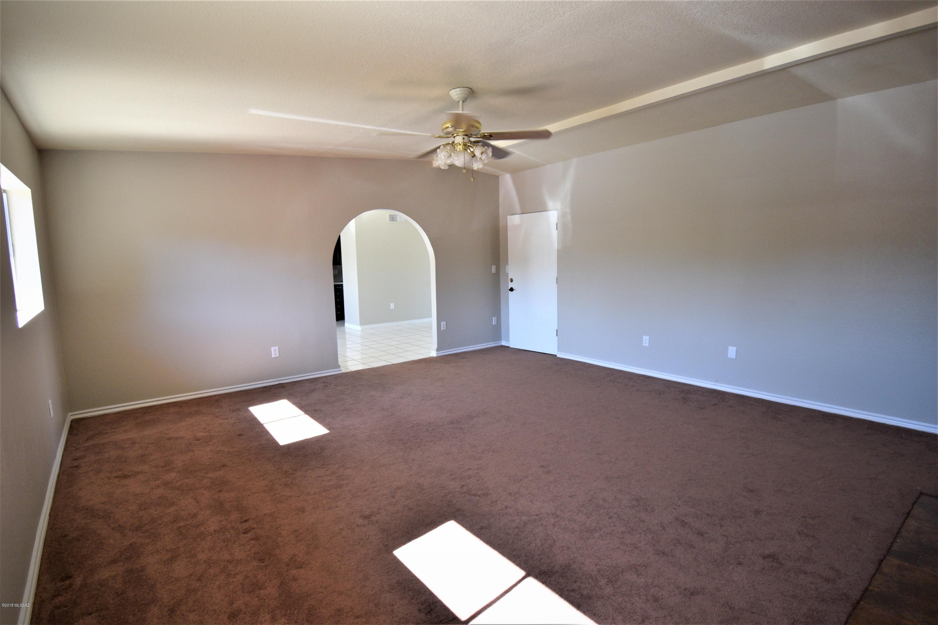 7417 N Bradley Place