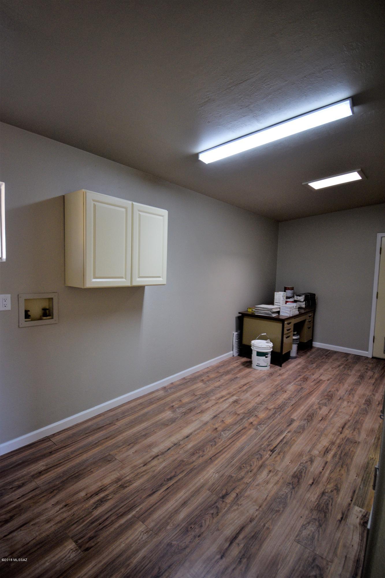 7417 N Bradley Place