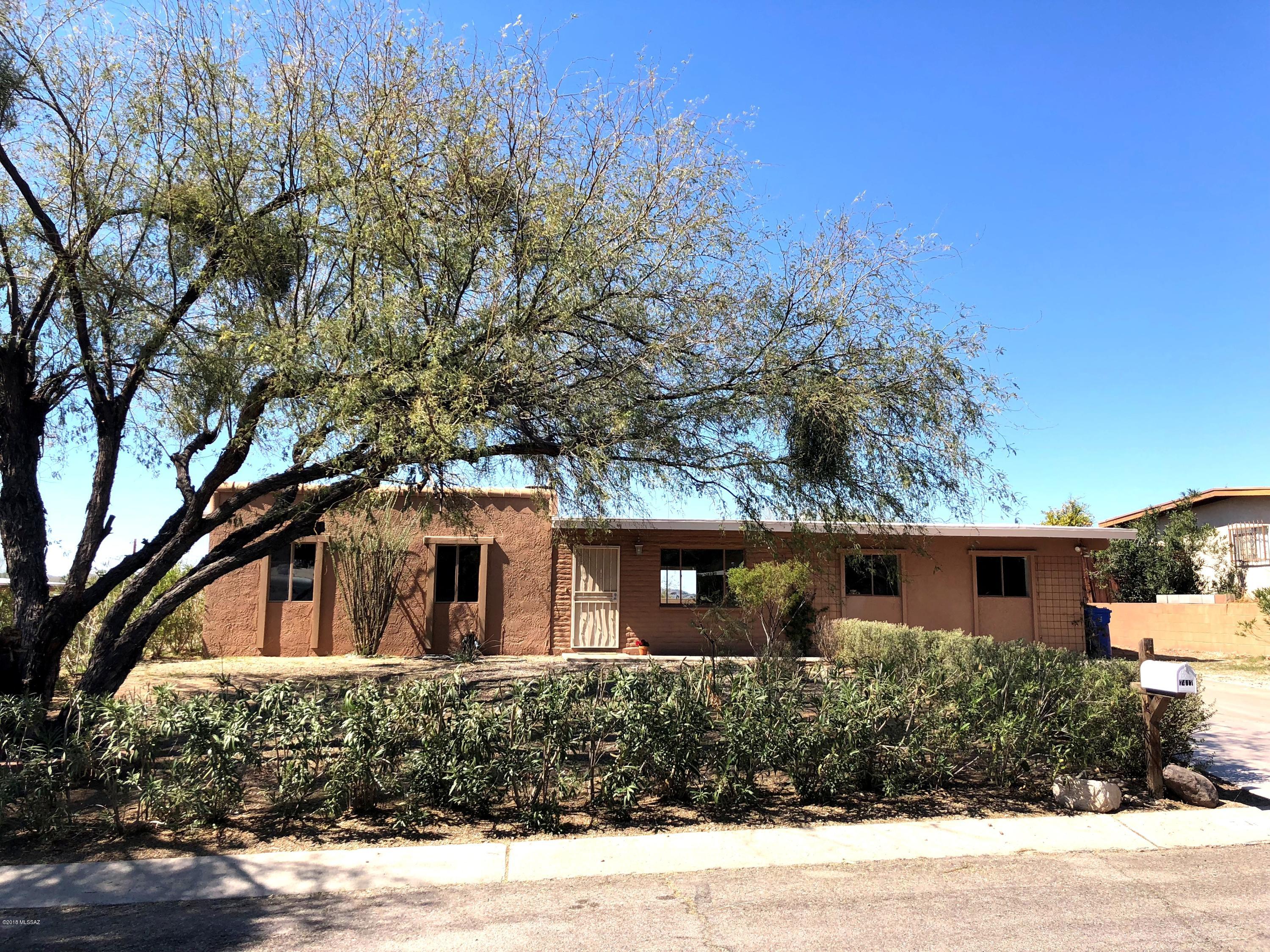 7417 N Bradley Place