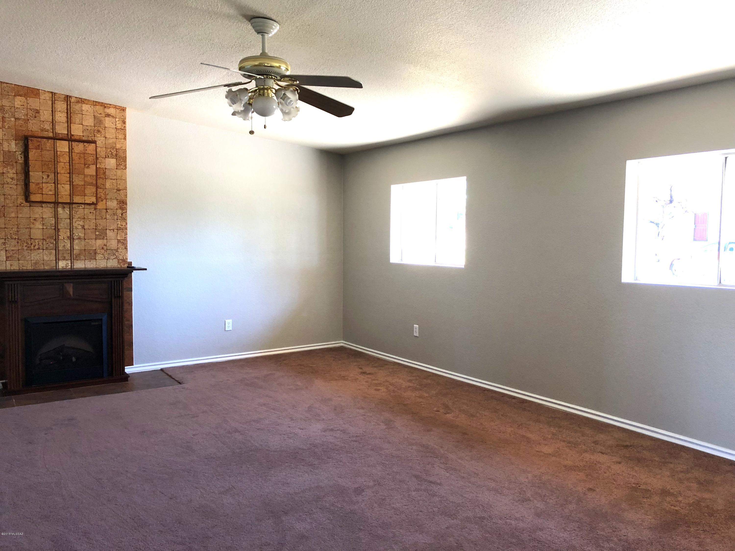 7417 N Bradley Place