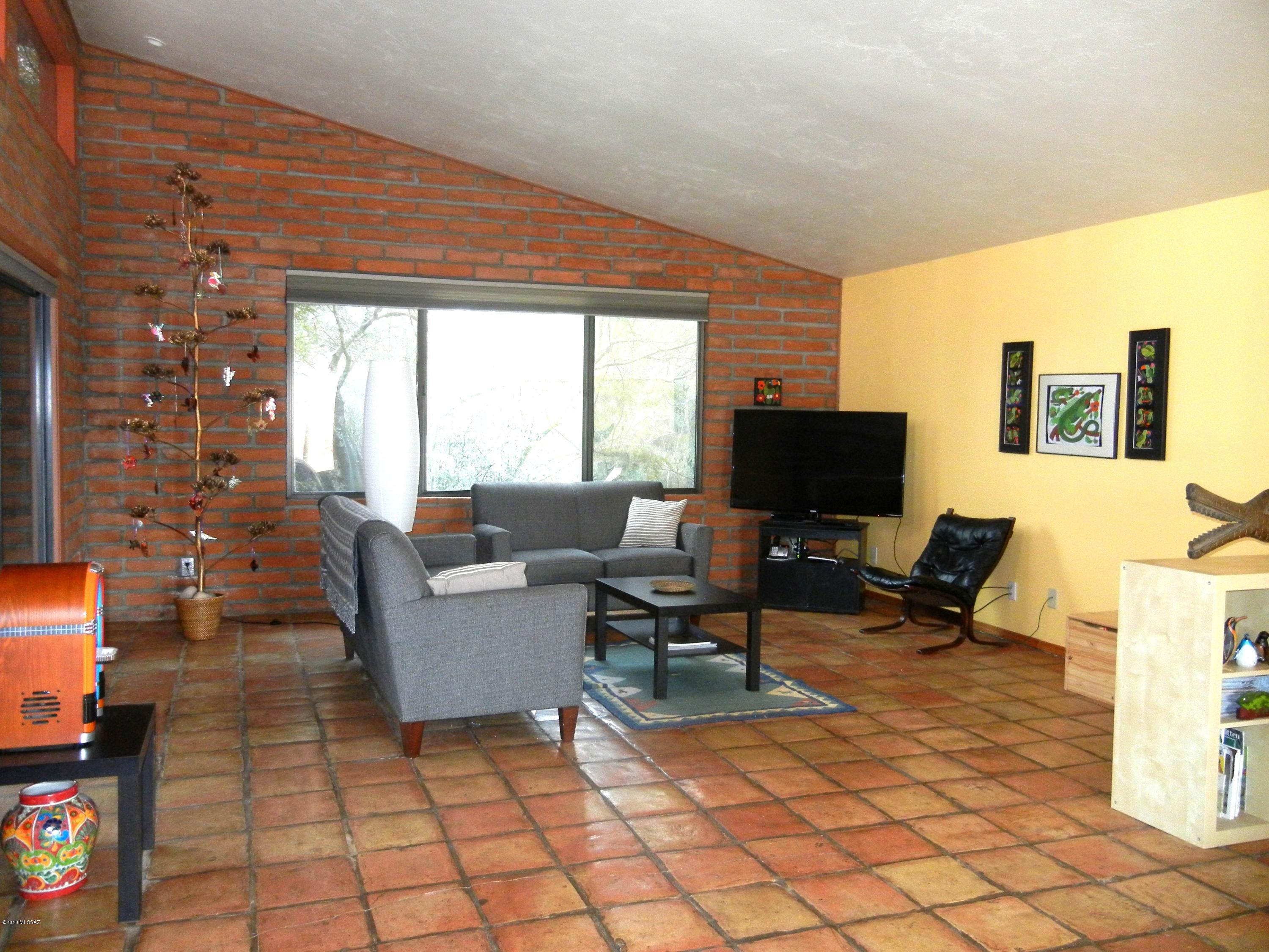 2280 N El Moraga Drive