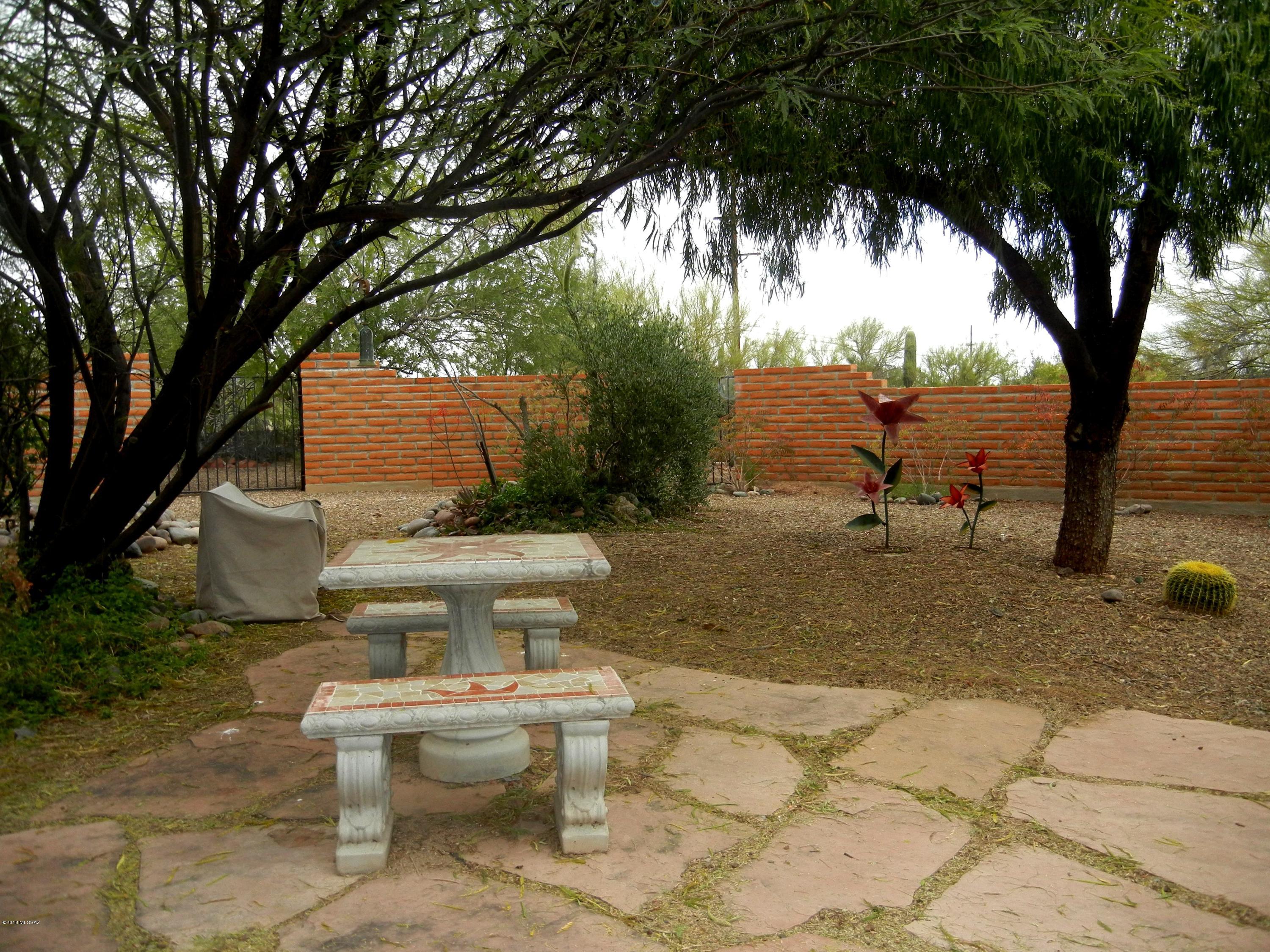 2280 N El Moraga Drive