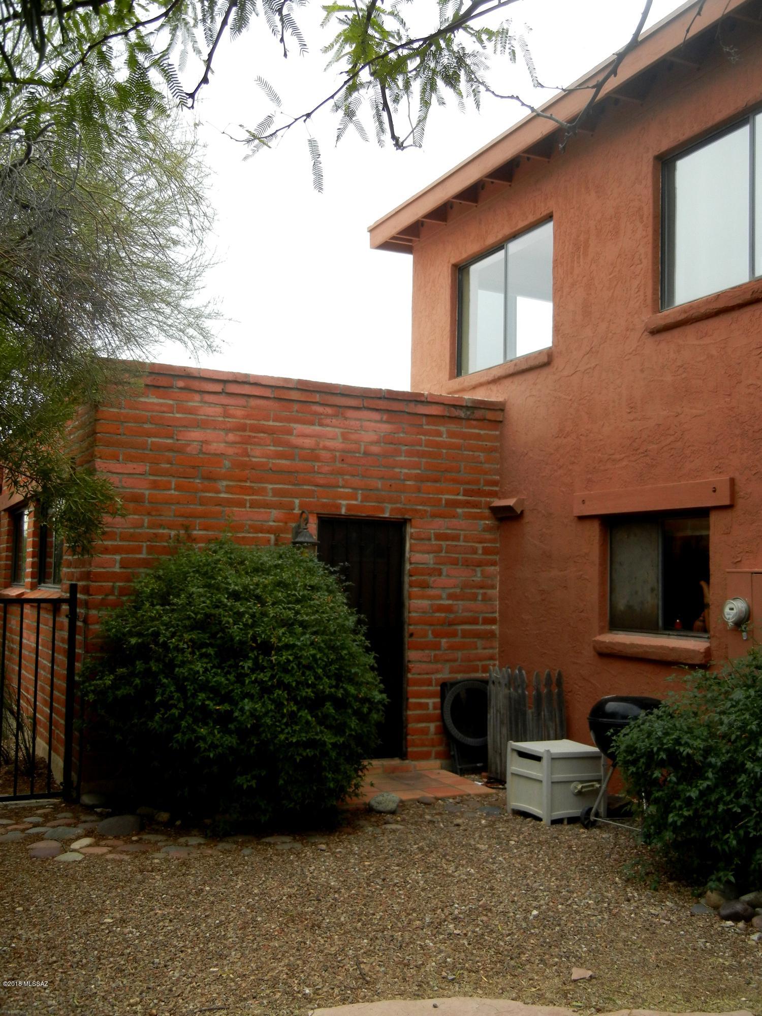 2280 N El Moraga Drive