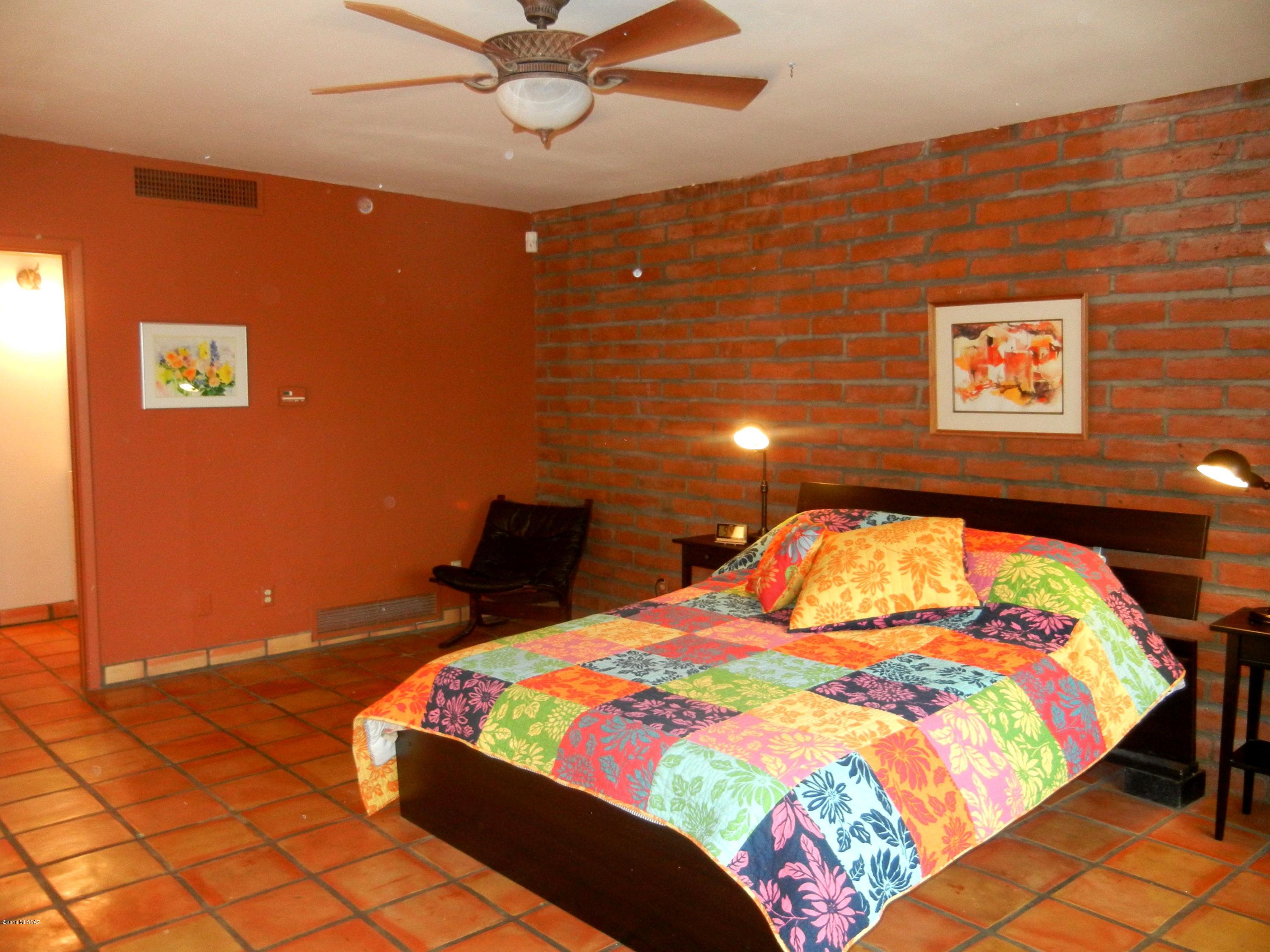 2280 N El Moraga Drive