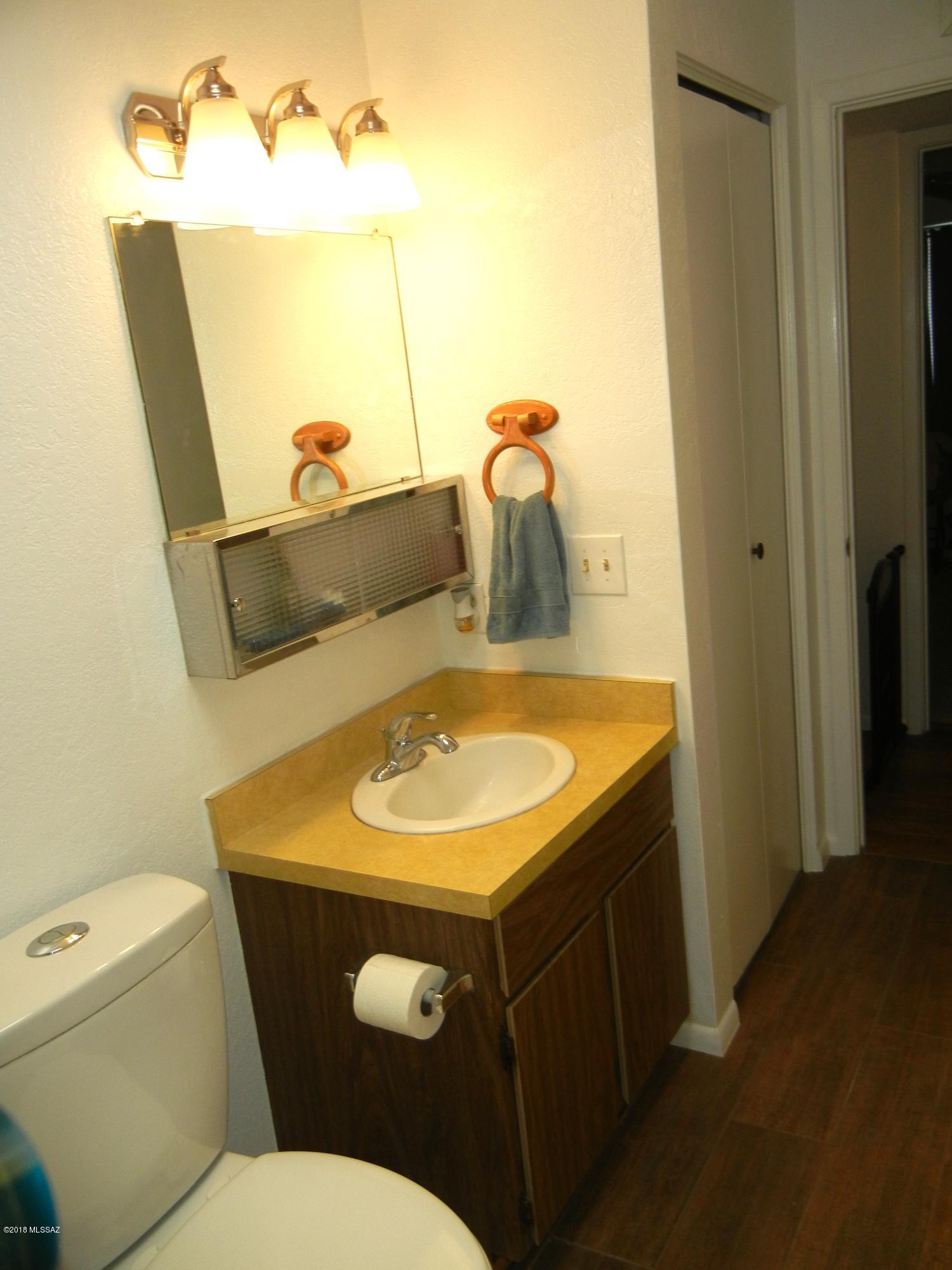 580 W Placita De La Poza