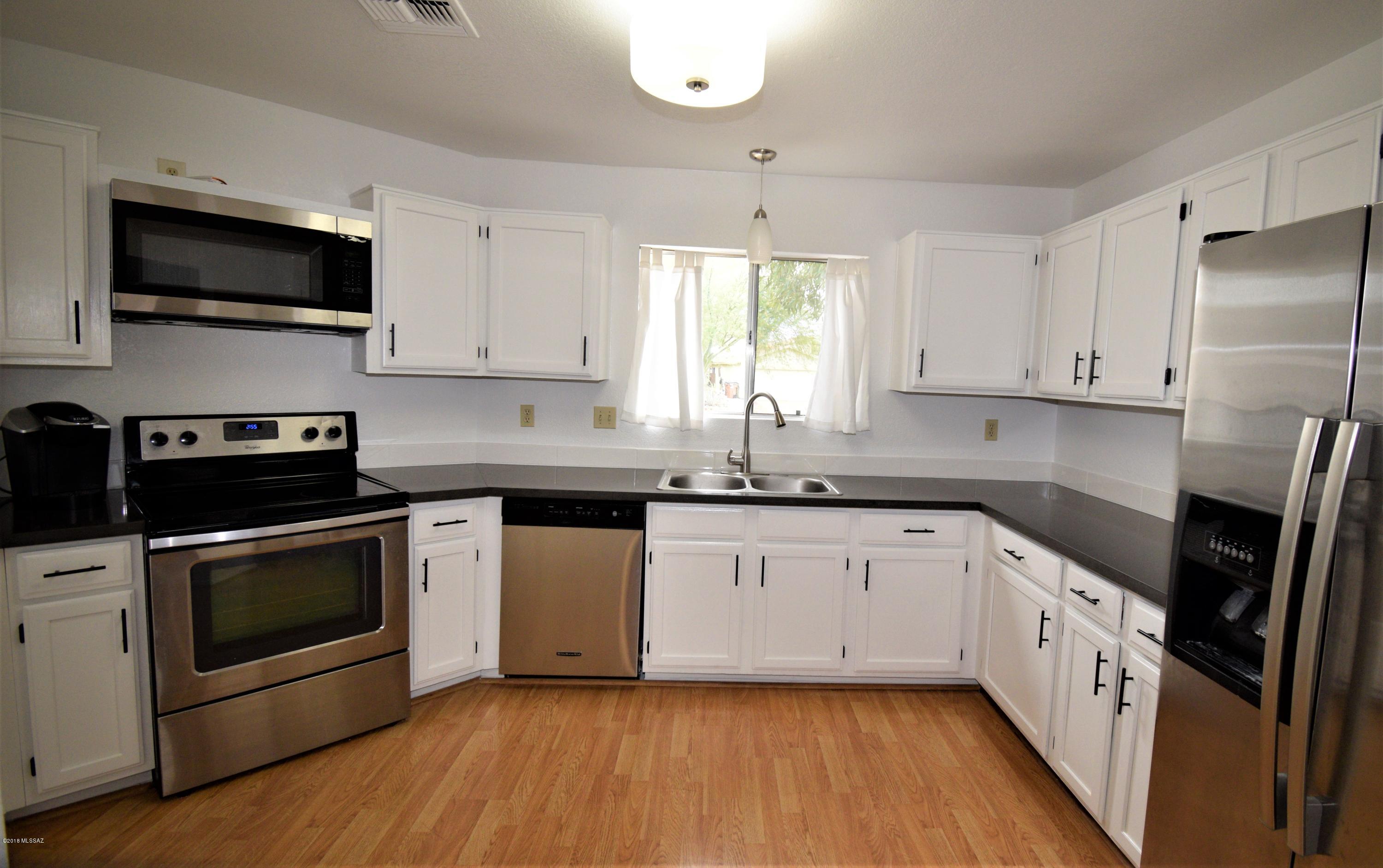 2948 W Yorkshire Street