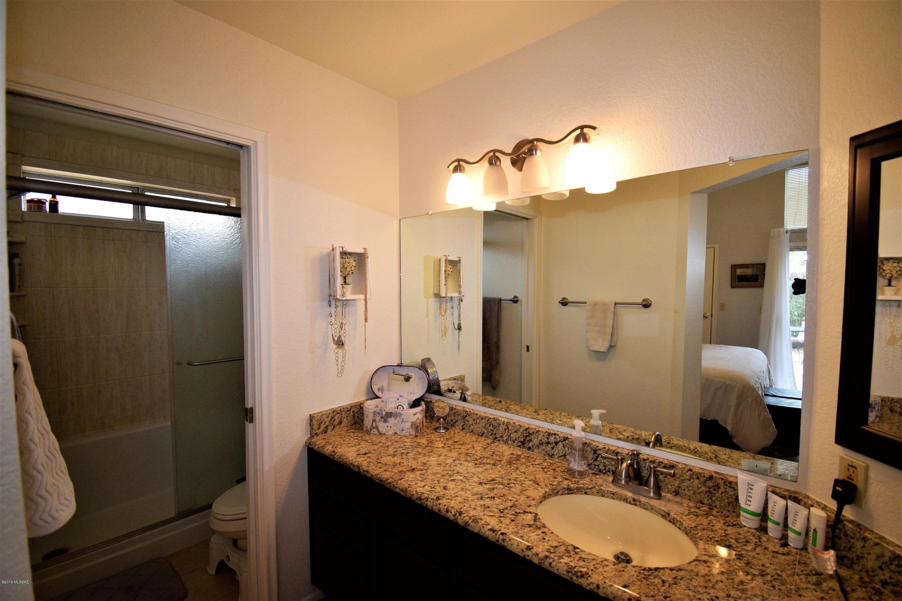 2948 W Yorkshire Street