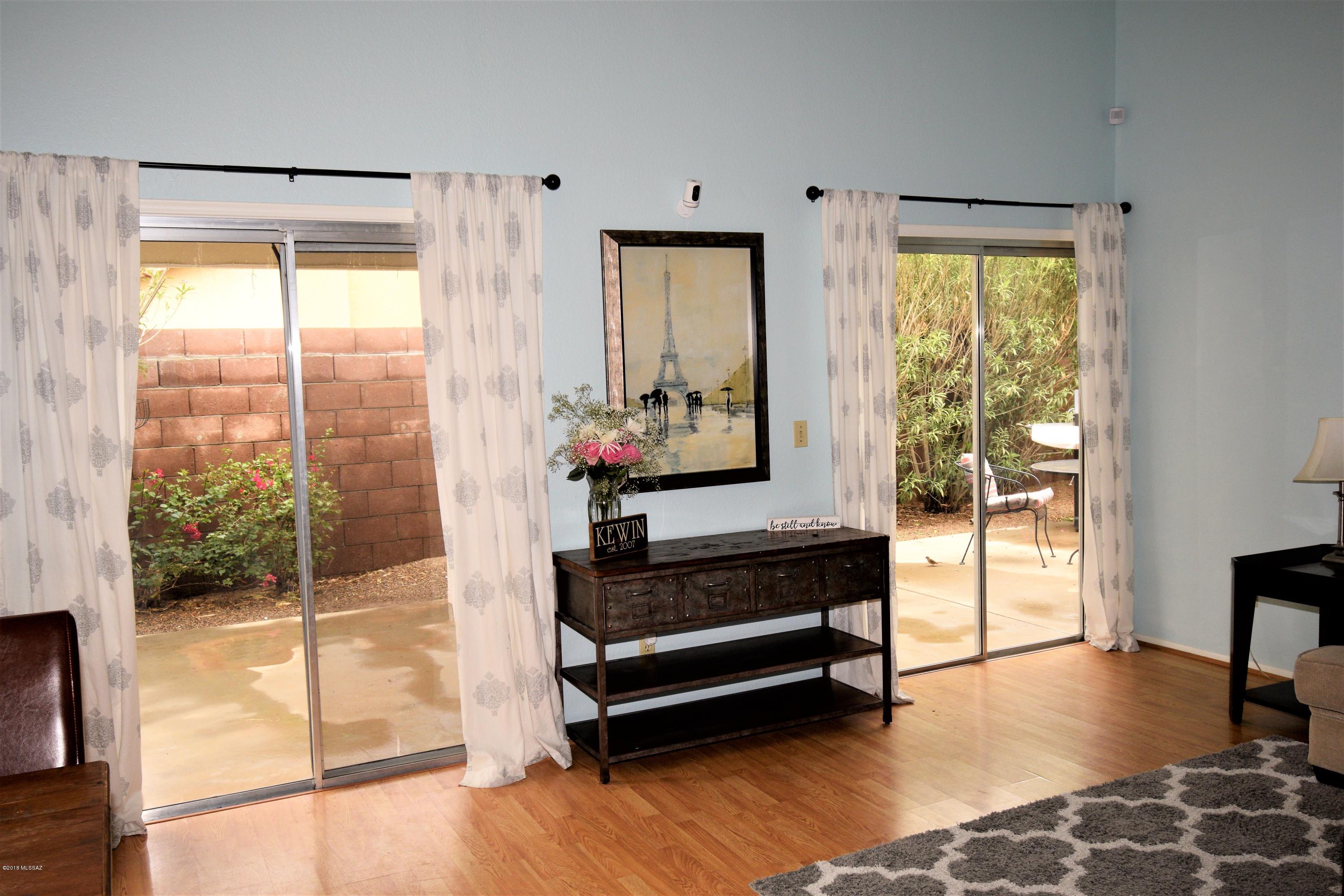 2948 W Yorkshire Street