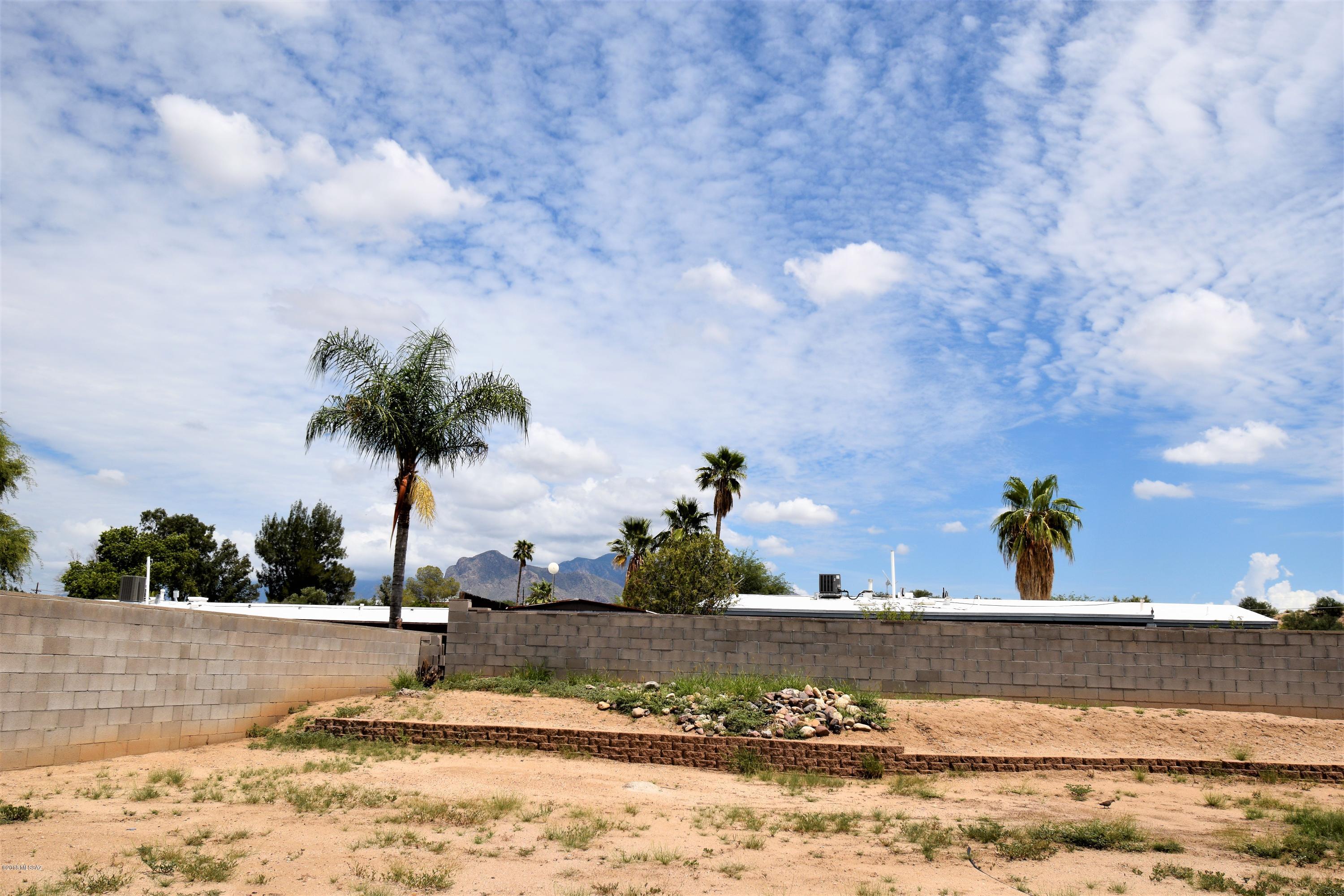 7433 N Stanton Place