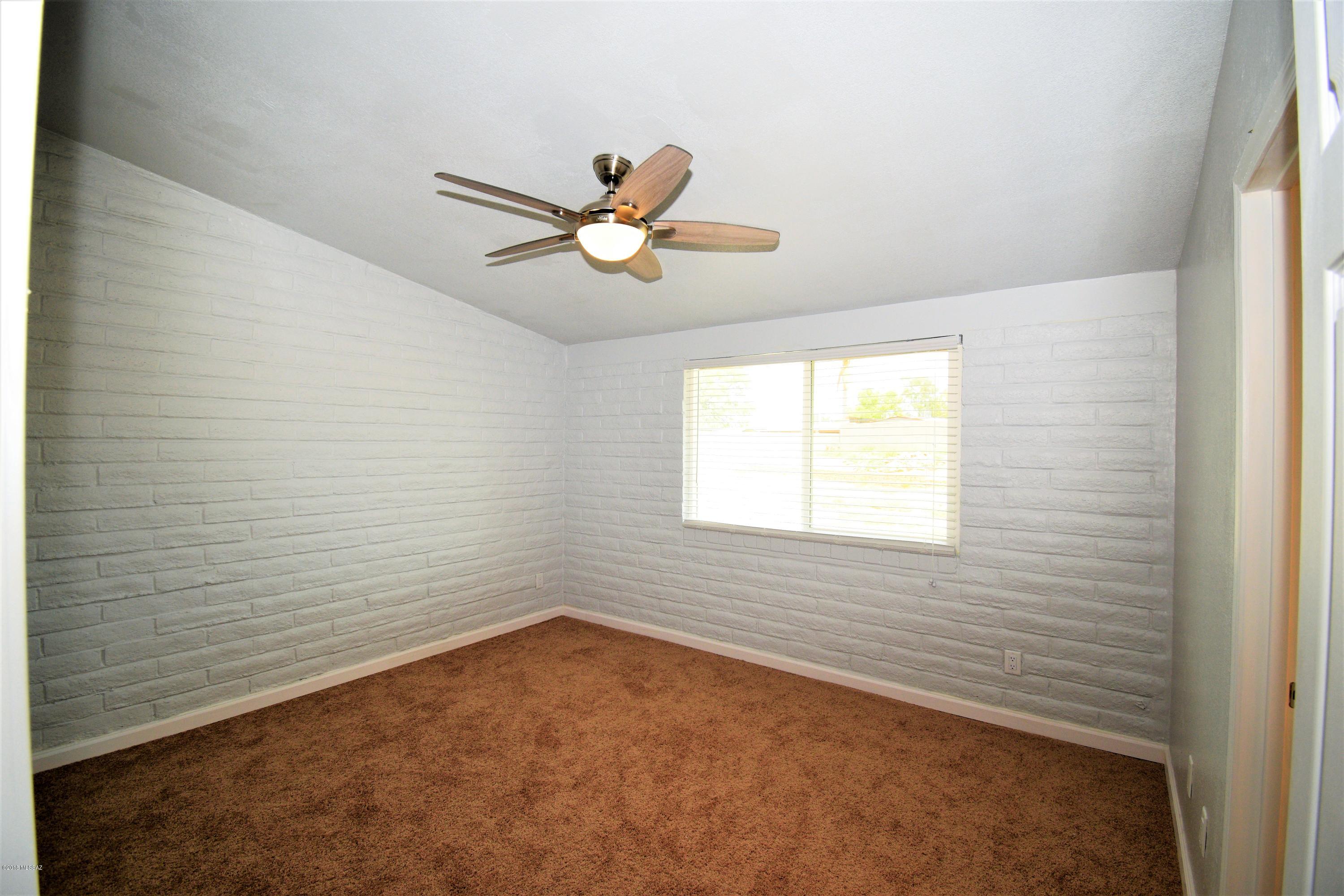 7433 N Stanton Place