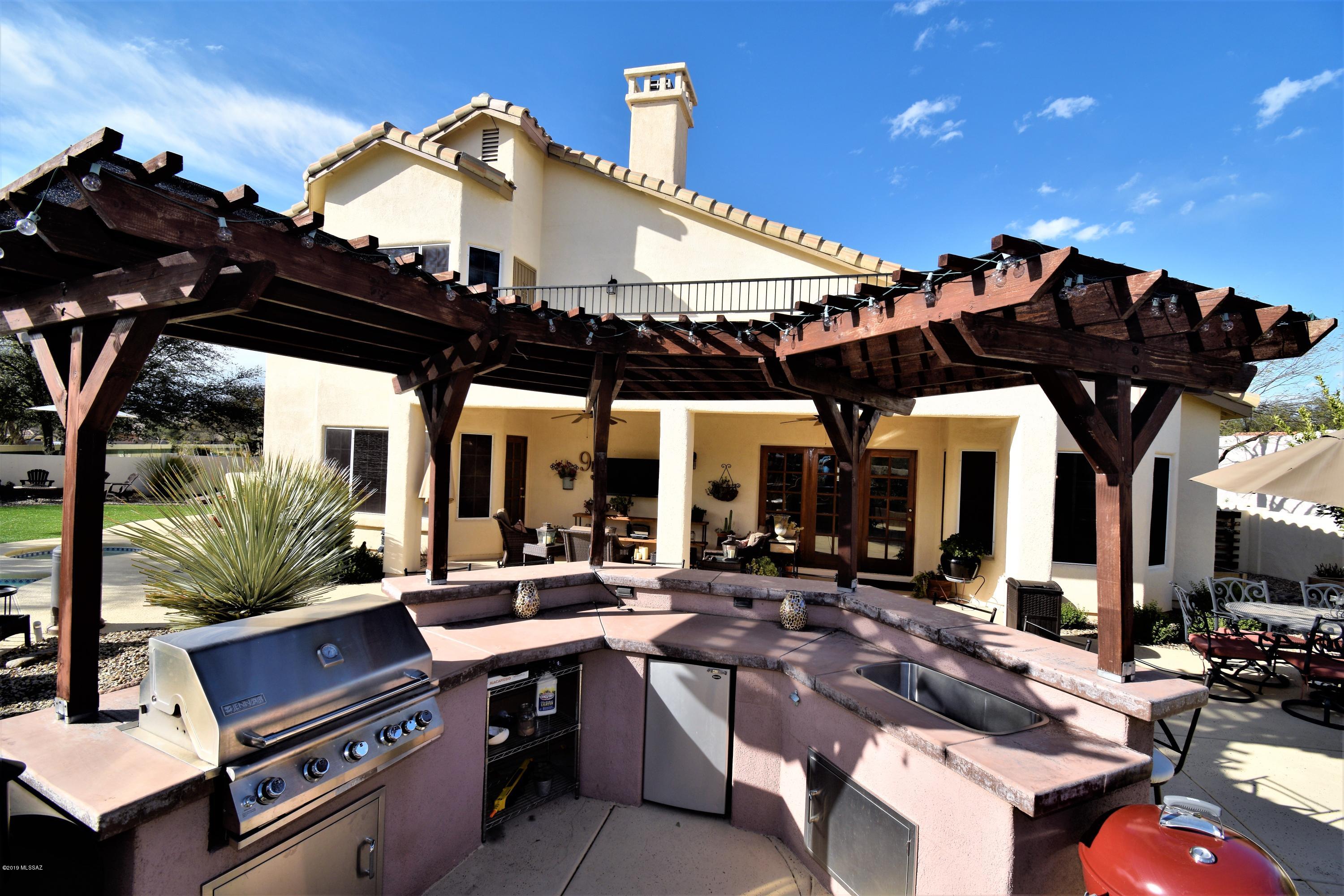 95 W Blackstone Road