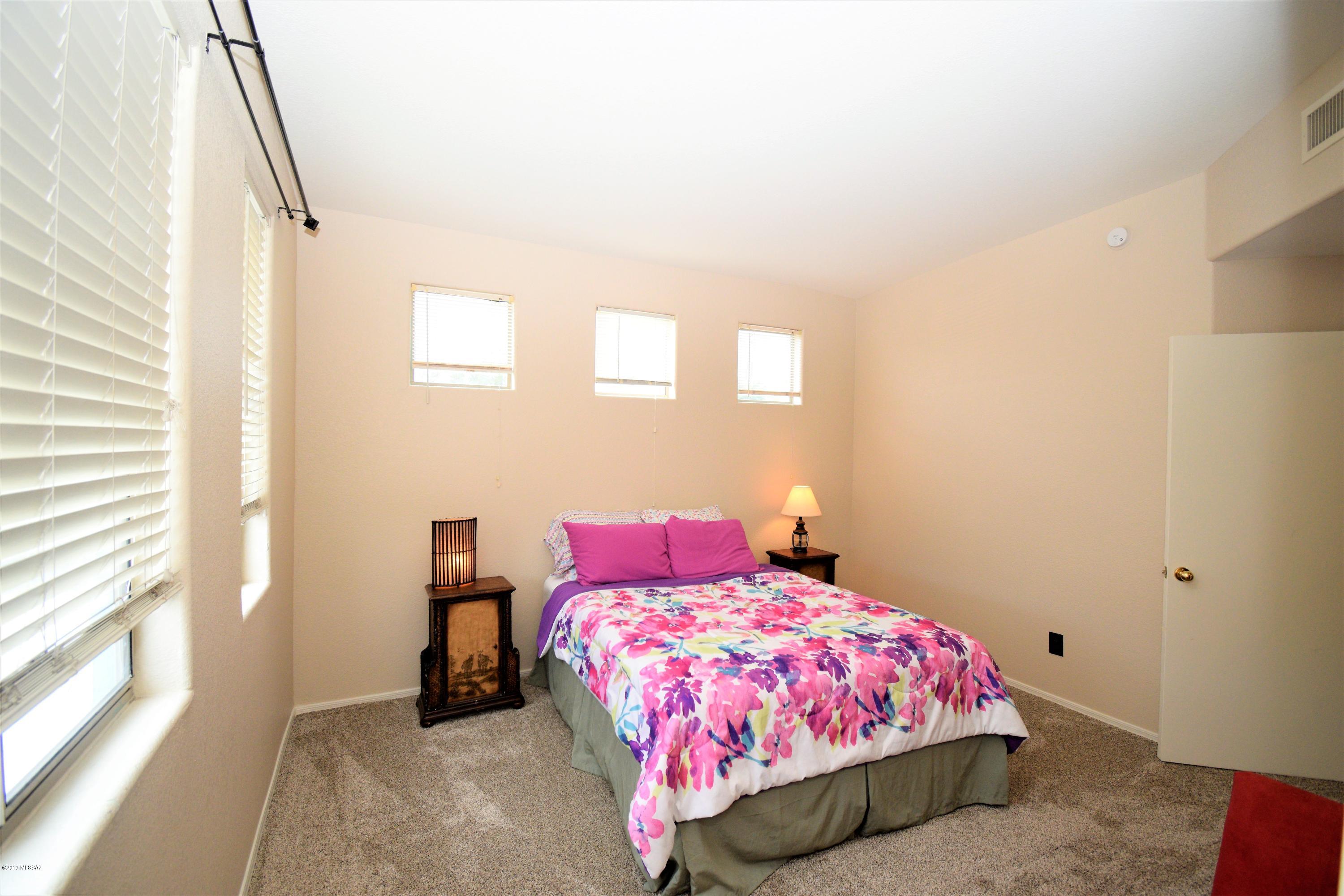 5259 E Calle Vista De Colores