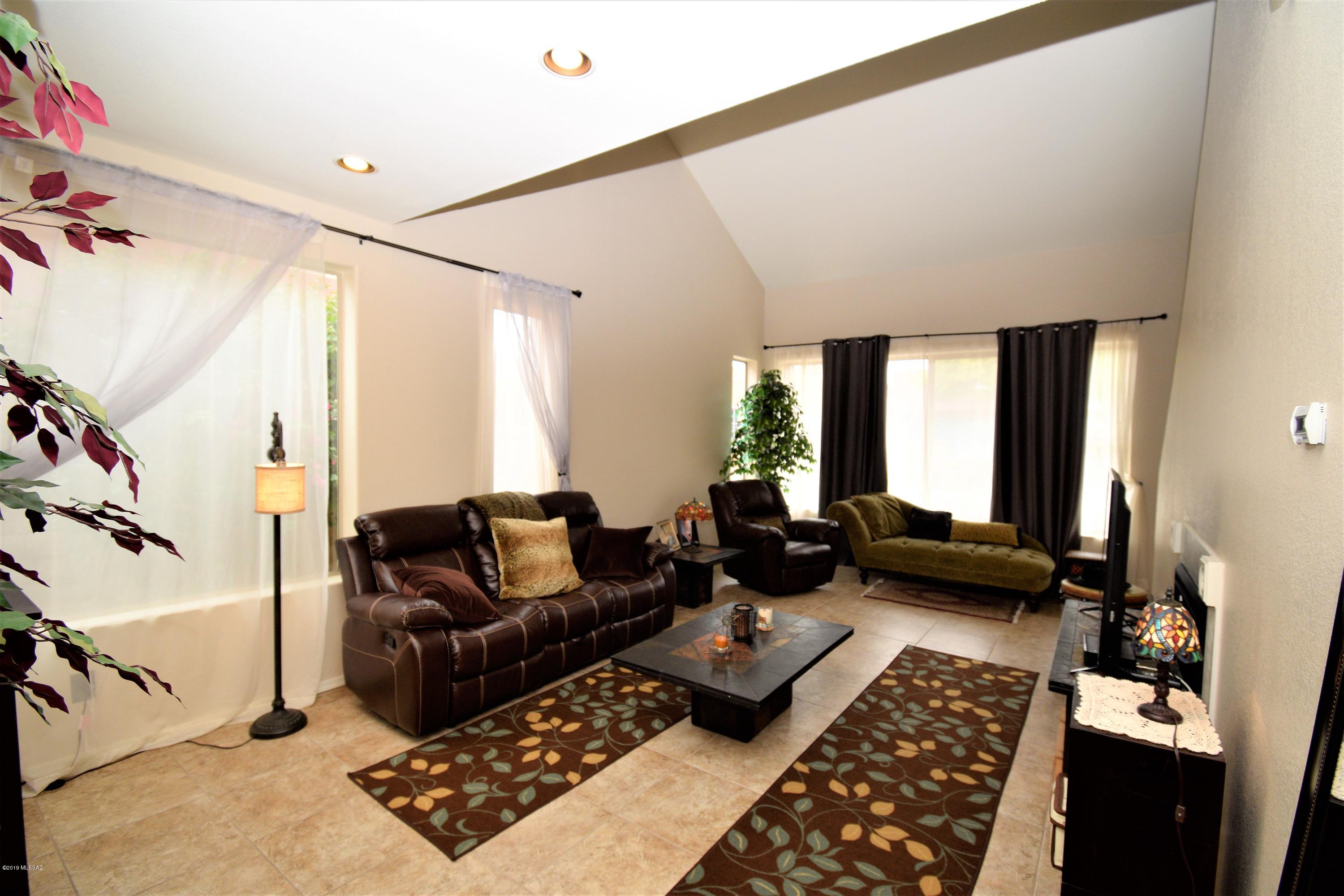 5259 E Calle Vista De Colores