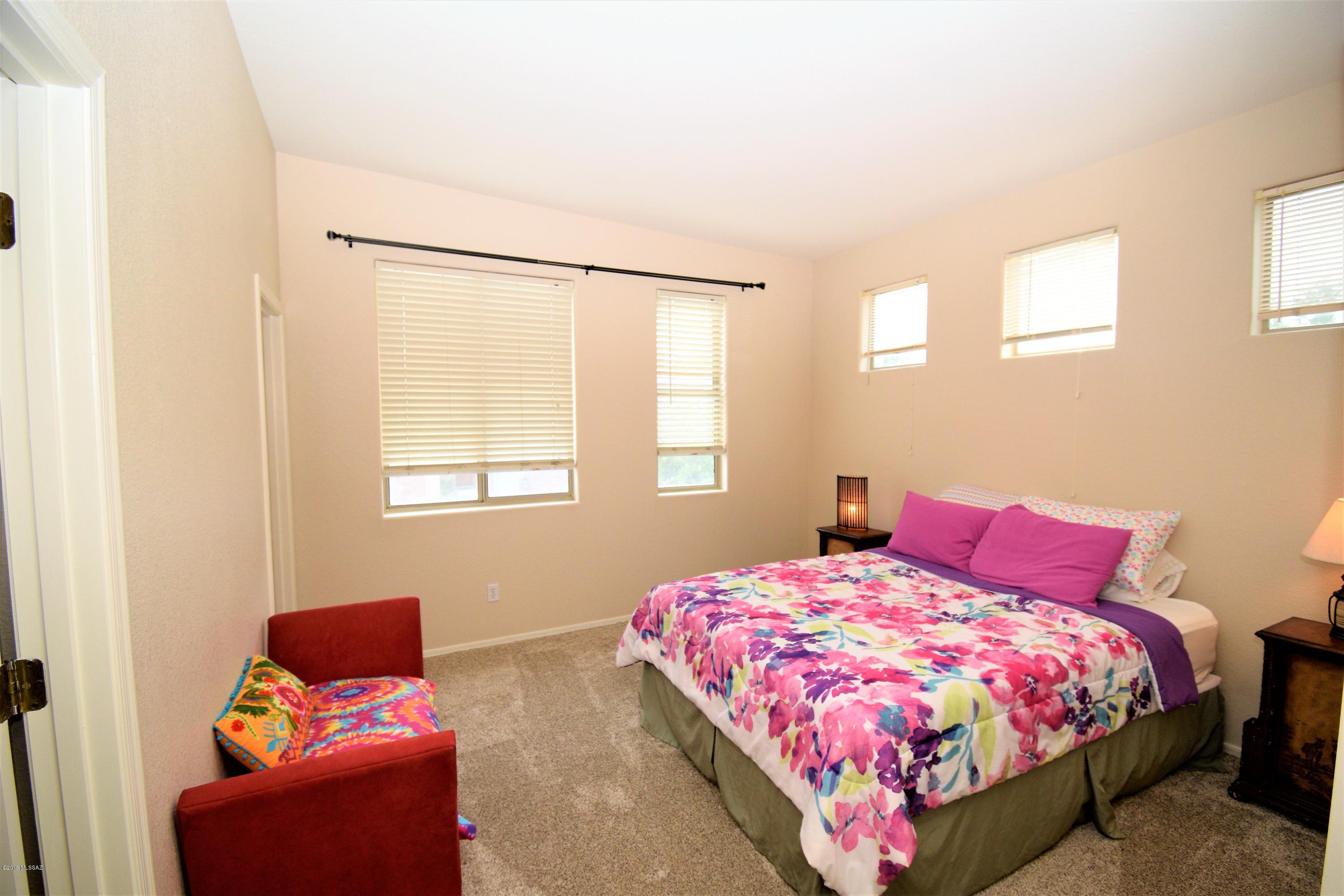 5259 E Calle Vista De Colores