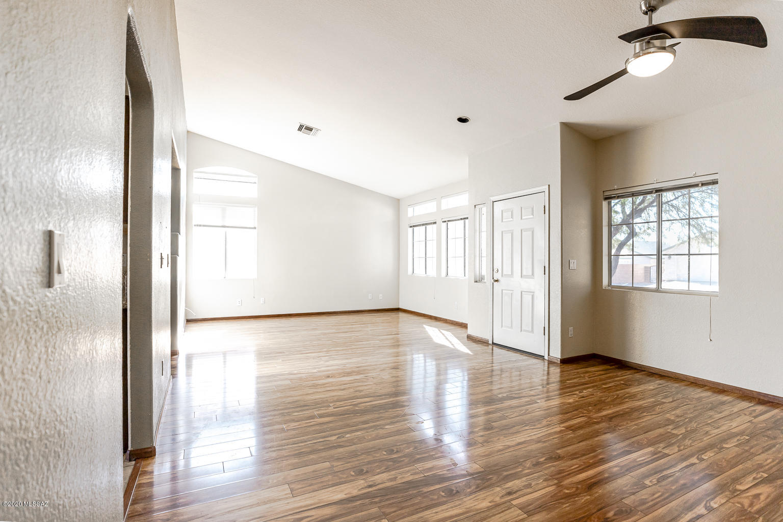 8936 N Bottlebush Lane