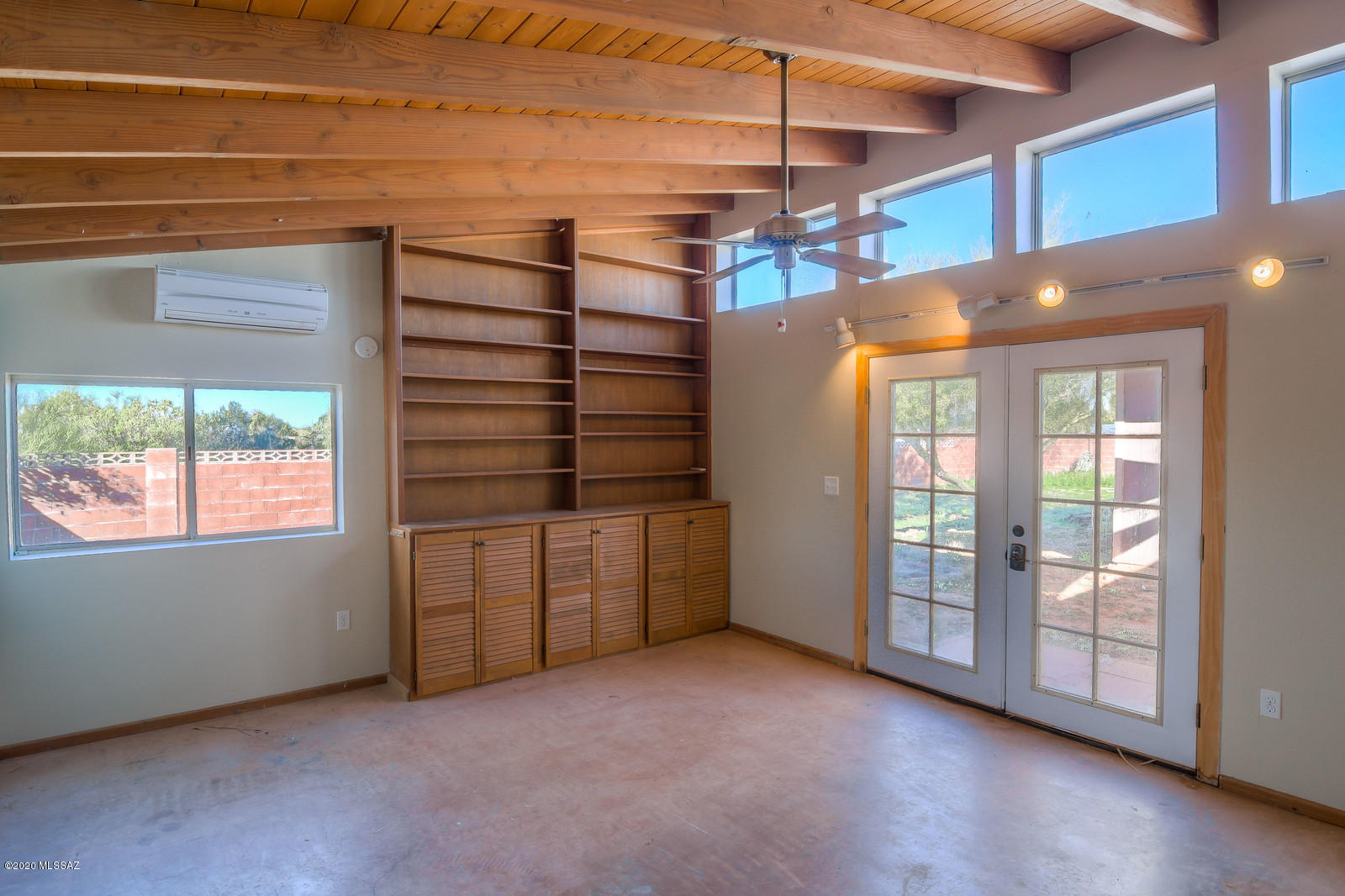 6741 N Montrose Drive