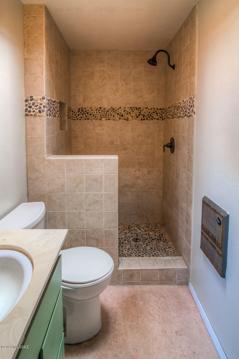 6741 N Montrose Drive