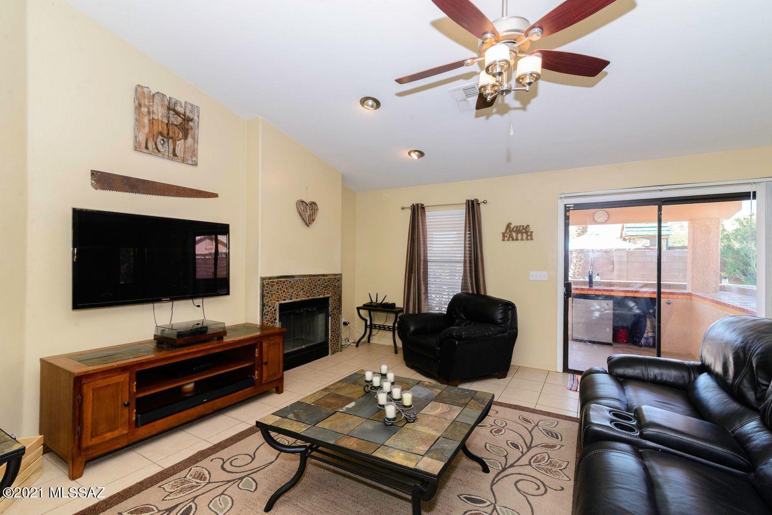 1719 W Calle Del Querido