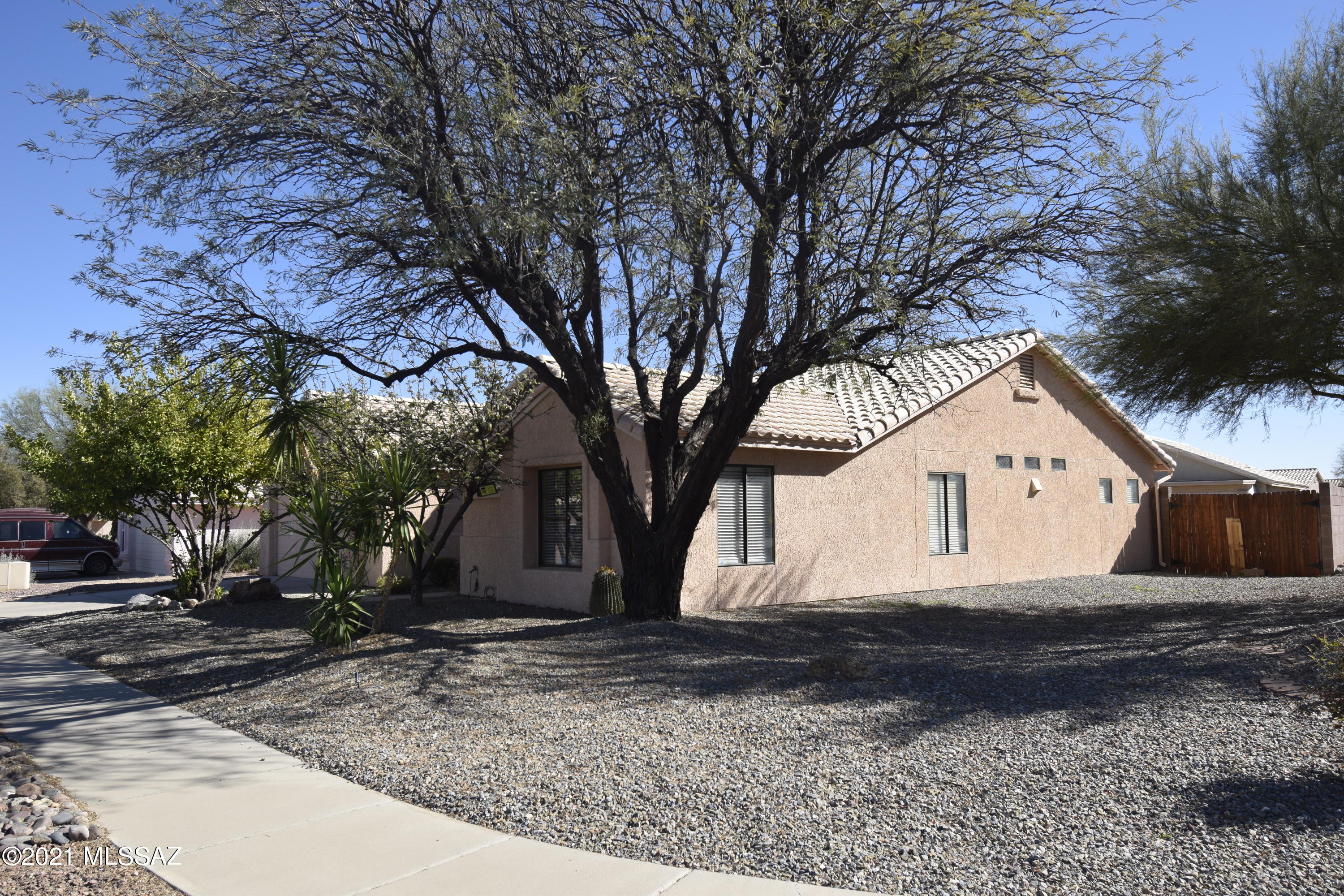 1719 W Calle Del Querido